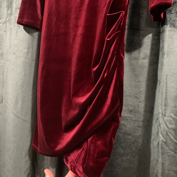 Burgundy Velvet Bodycon Dress - Picture 5 of 8
